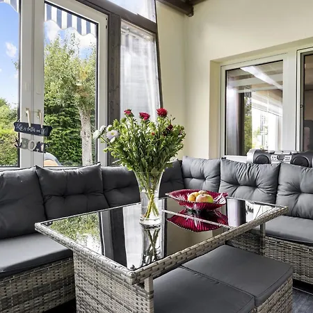 別荘 Nelsen Mit Ruderboot Auf Wassergrundstueck