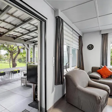 Nelsen Mit Ruderboot Auf Wassergrundstueck 別荘 Jabel