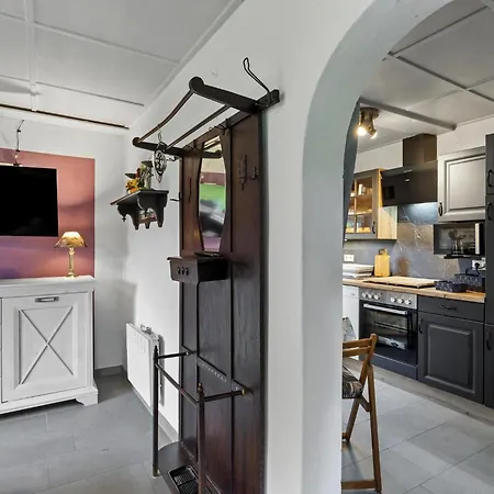 Nelsen Mit Ruderboot Auf Wassergrundstueck 別荘