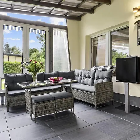 Nelsen Mit Ruderboot Auf Wassergrundstueck 別荘 *